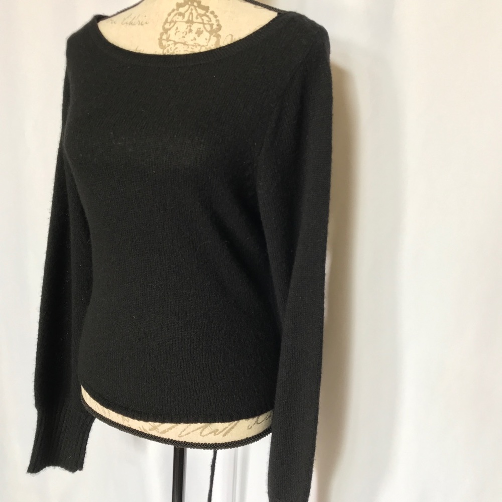 ART- black sweater with front or back waist ties - Picture 10 of 12